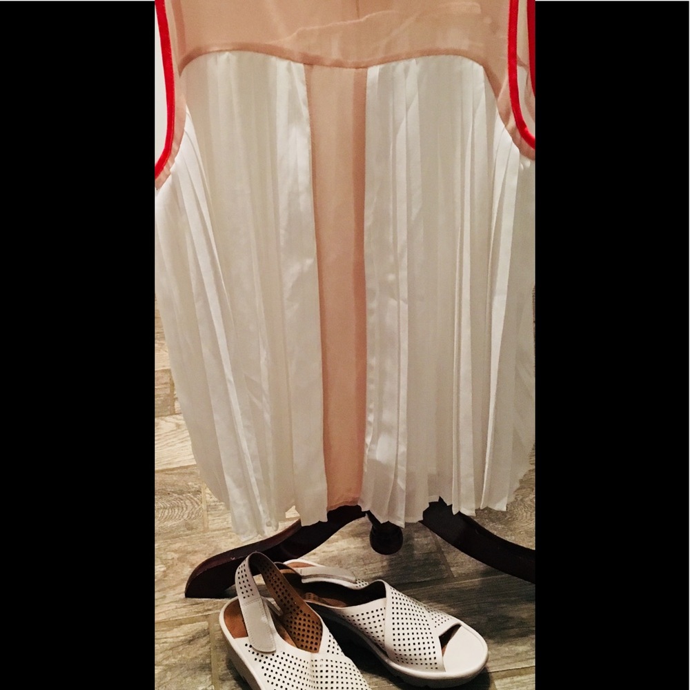 PINS AND NEEDLES BLOUSE & CLARKS SANDALS